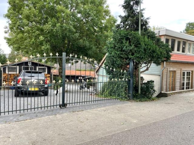 Aan De Dijk Hotell Dordrecht Exteriör bild